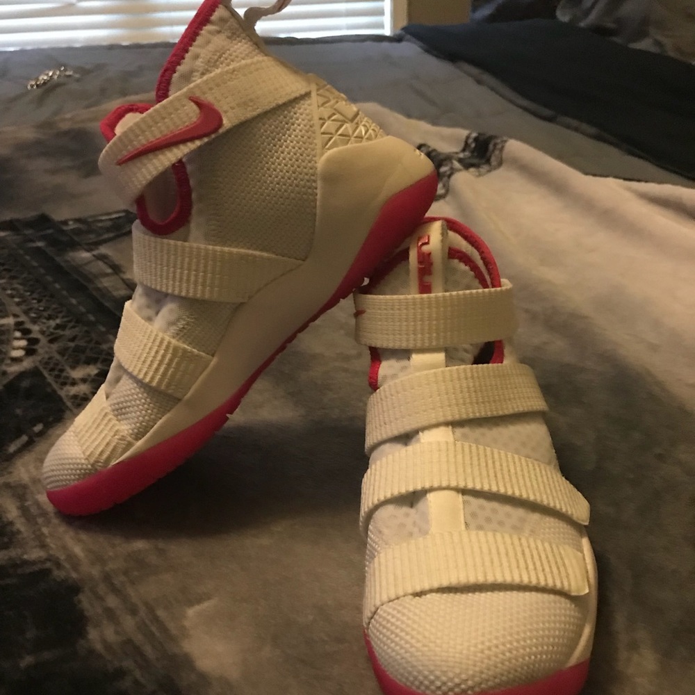 Lebron Soliders pink and white (breast cancer)